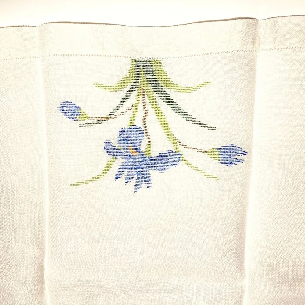 Set of 2 Matching 100% Linen Fingertip Towels, vintage